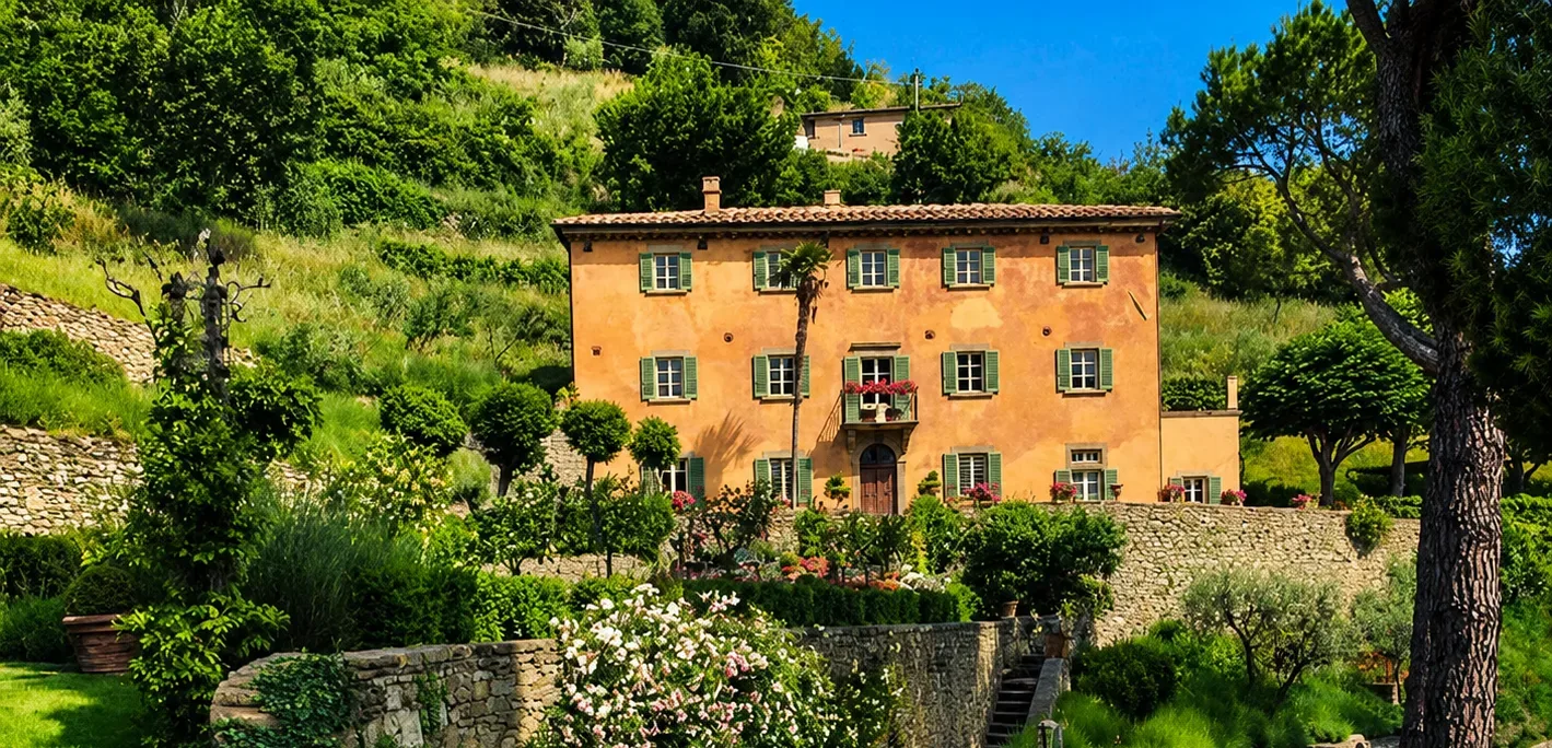 Villa Bramasole, la casa in pietra con giardino che Frances Mayes acquistò e restaurò a Cortona