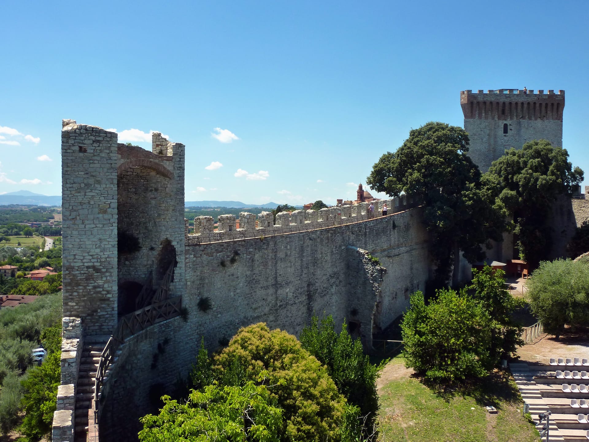 Castiglione del Lago: il Borgo sul Trasimeno tra Rocca e Tramonti